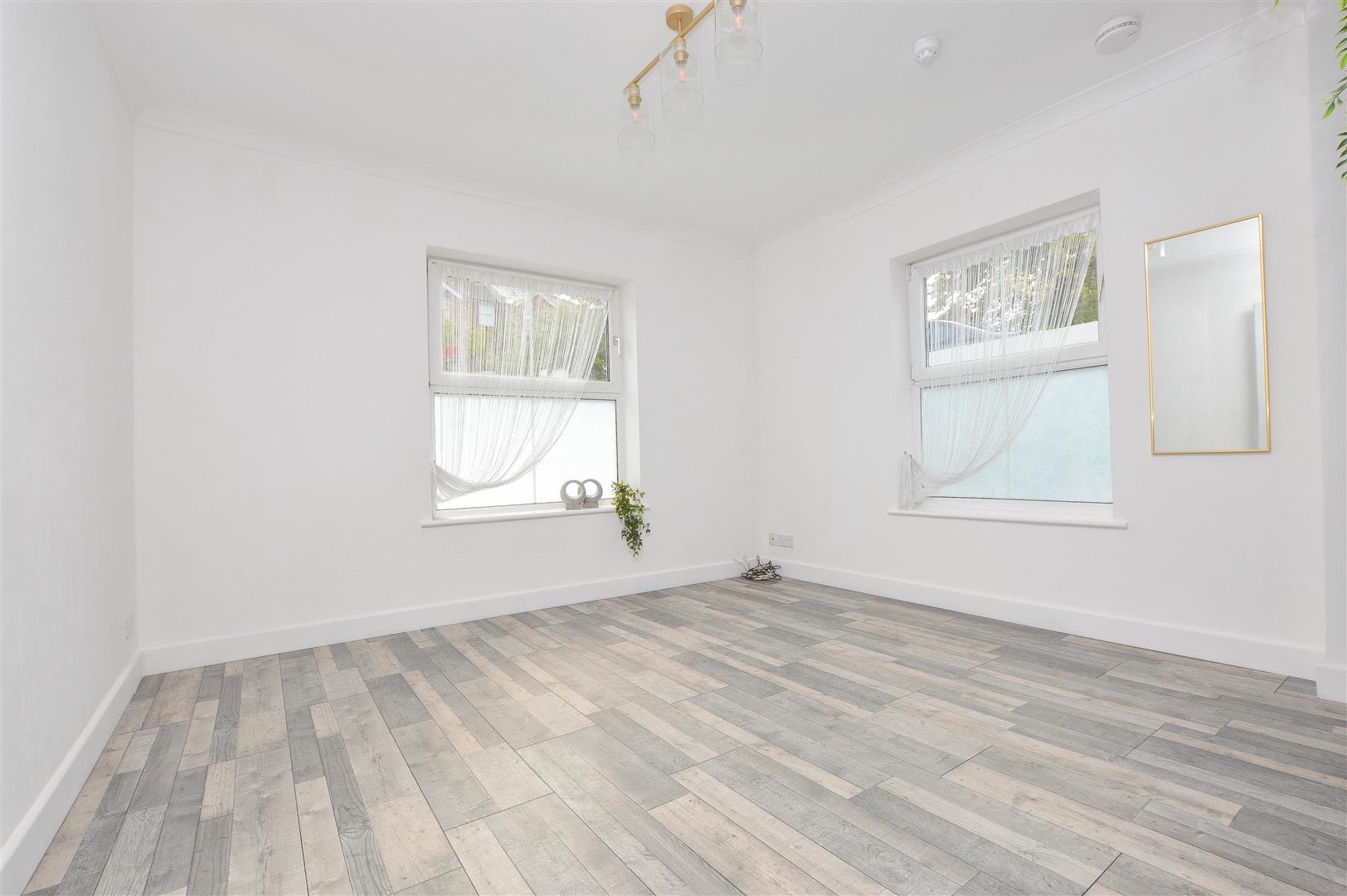 Property Details for The Avenue Eastbourne East Sussex BN21 3YB Town